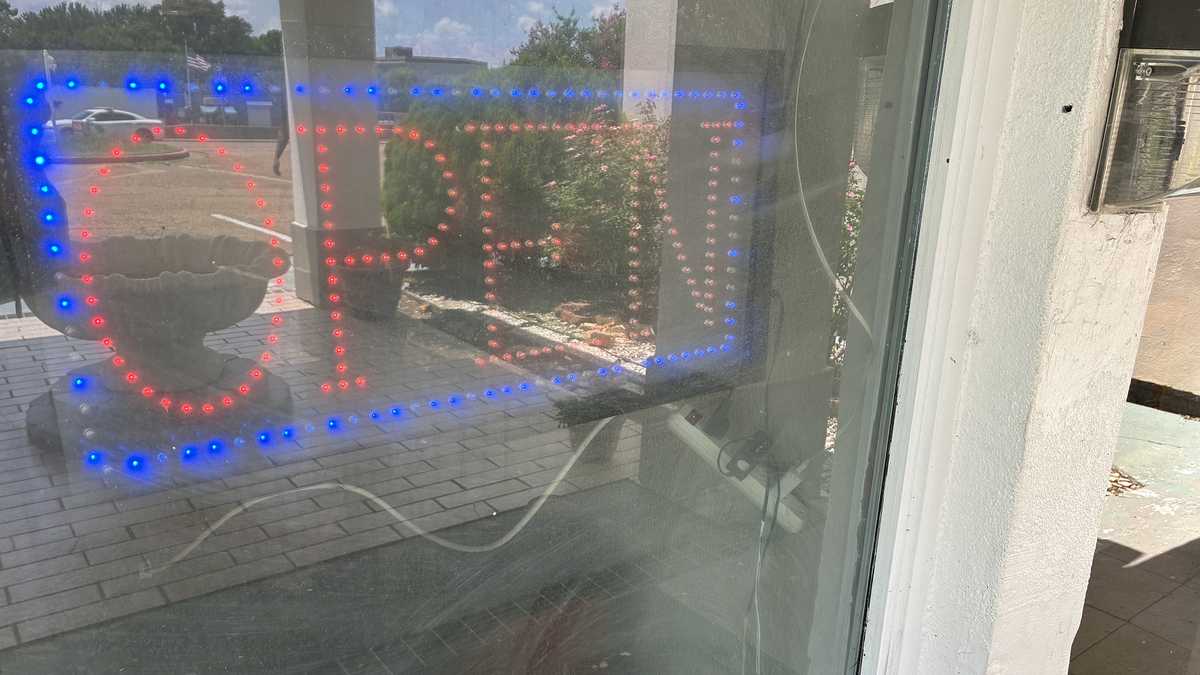 Louisiana man says Jackson hotel booking led to closed building