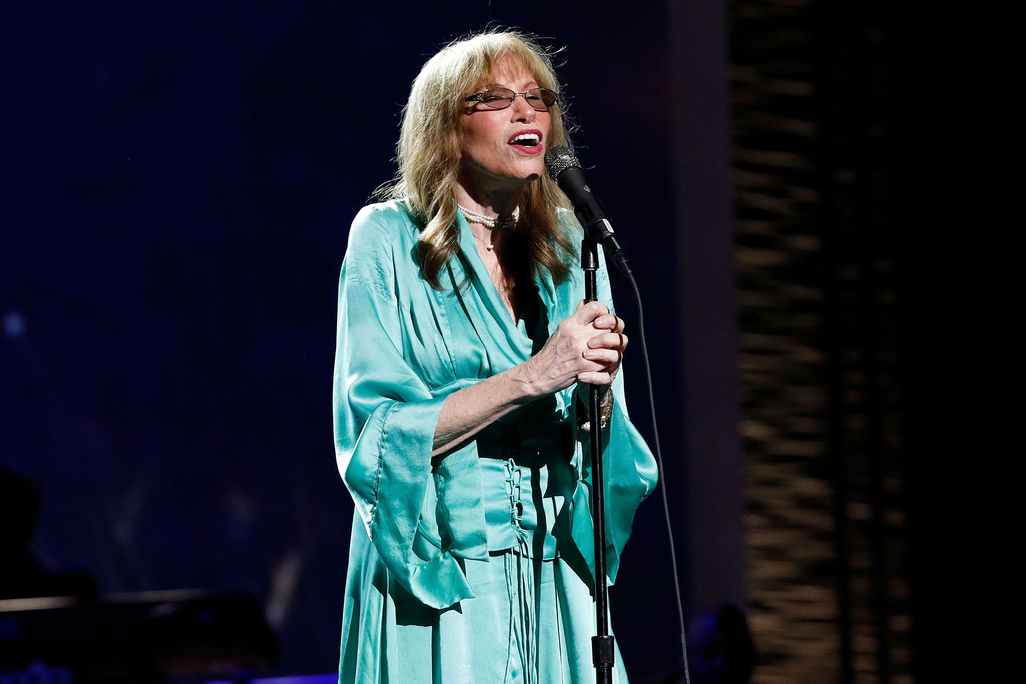 Carly Simon, 'You're So Vain' singer, reveals Parkinson's disease and cancer diagnoses