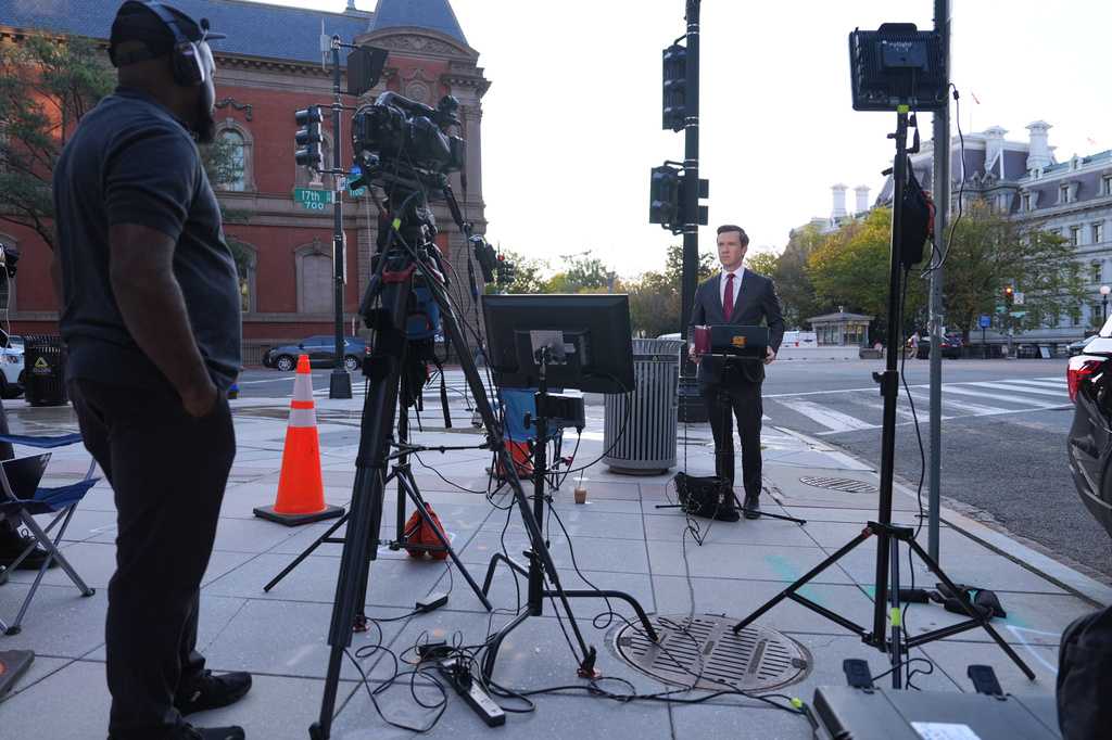 Media outlets request hearing after journalists' White House ban despite court order
