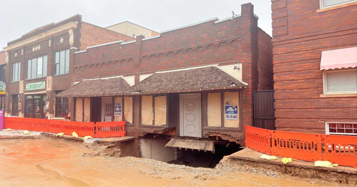 Partial structural collapse in vacant Blackstone building