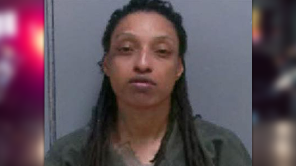 Woman uses serrated knife to cut victim's neck, deputies say