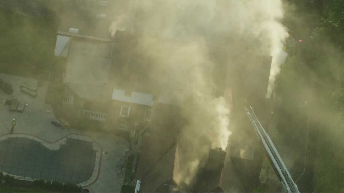 House fire breaks out in Edgeworth, Allegheny County