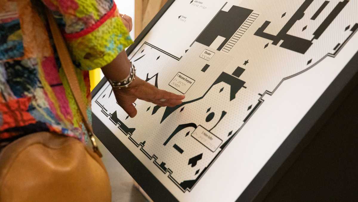 Singer Precious Perez shares her story of blindness and empowerment at Louisville’s new Dot Experience