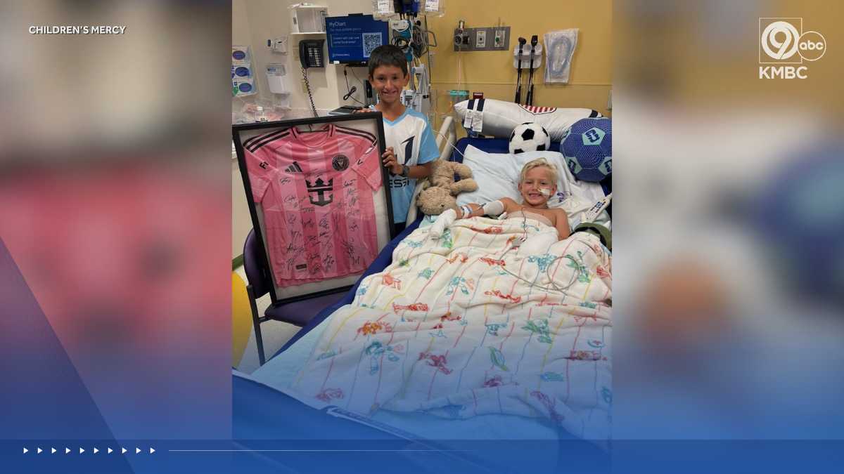 Young boy who received signed jersey through Make-A-Wish gifts it to Kansas City 6-year-old who was burned