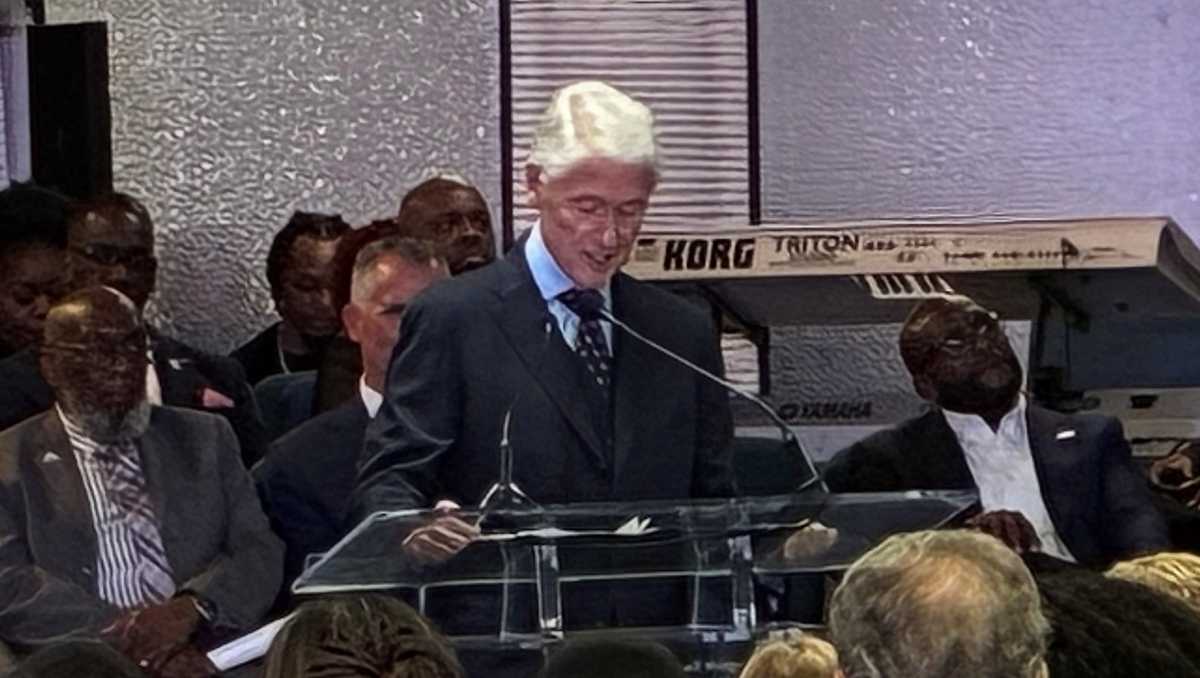Former President Bill Clinton joins David Jolly at Pembroke Pines campaign event