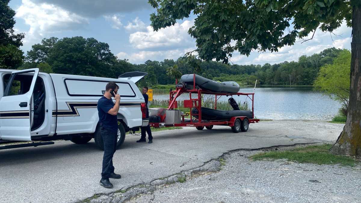 Officials searching for missing kayaker at Long Run Park