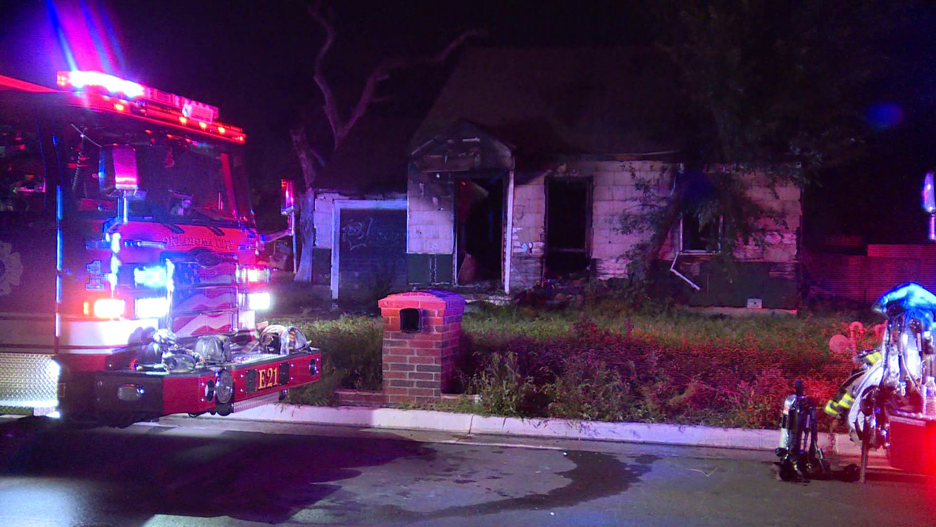 Fire crews respond to fire at vacant house in SW OKC overnight