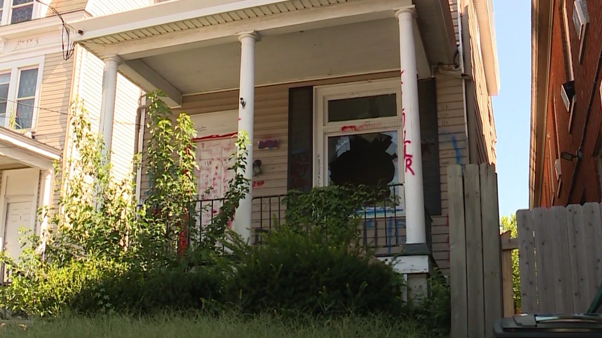 Coverage image for: Vacant property where teen was killed had drawn complaints before shooting, officials say