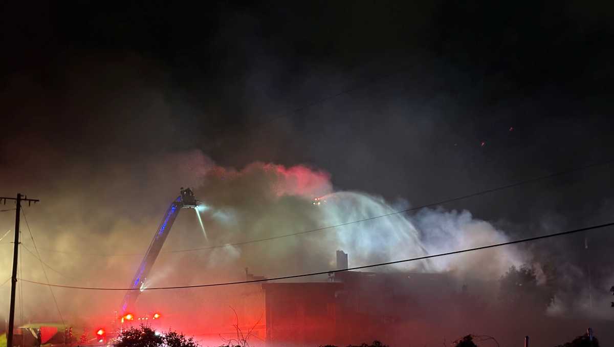 Fire breaks out at New Albany Golf Course during storms