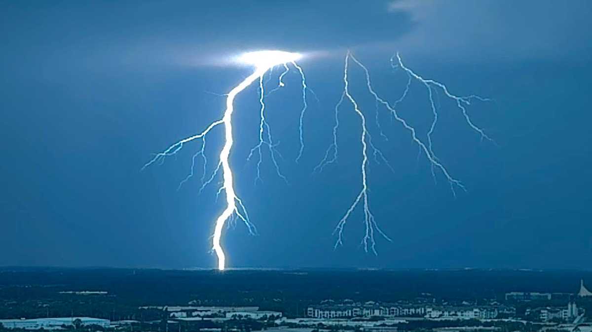 Fort Myers Beach lightning strike leaves one dead, multiple injured