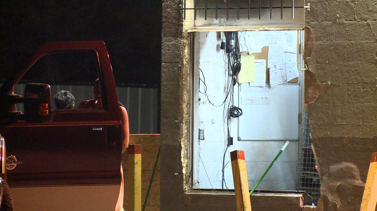 Car crashes into southwest Oklahoma City business