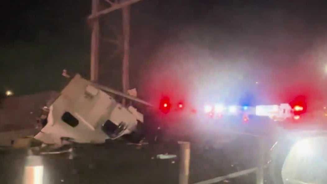 Crash near Yamato Road exit closes lanes in both directions