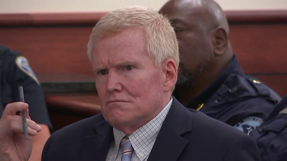 Murdaugh defense, prosecutors fight over cellphone files before retrial