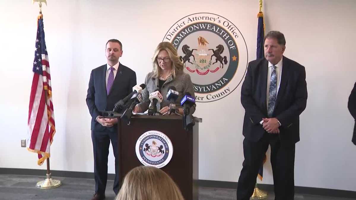 Police chief accused of faking work hours
