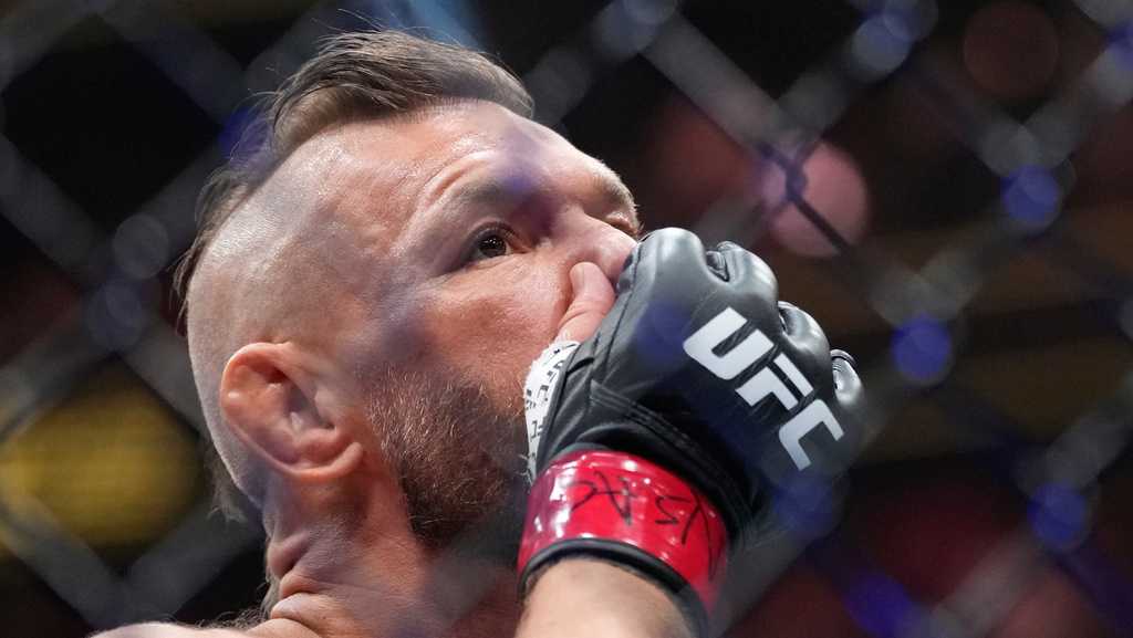 Conor McGregor suffers injury in first UFC fight in more than 5 years