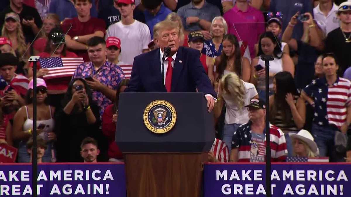 Trump lands at RSW for rally at Alico Arena as midterm election ...