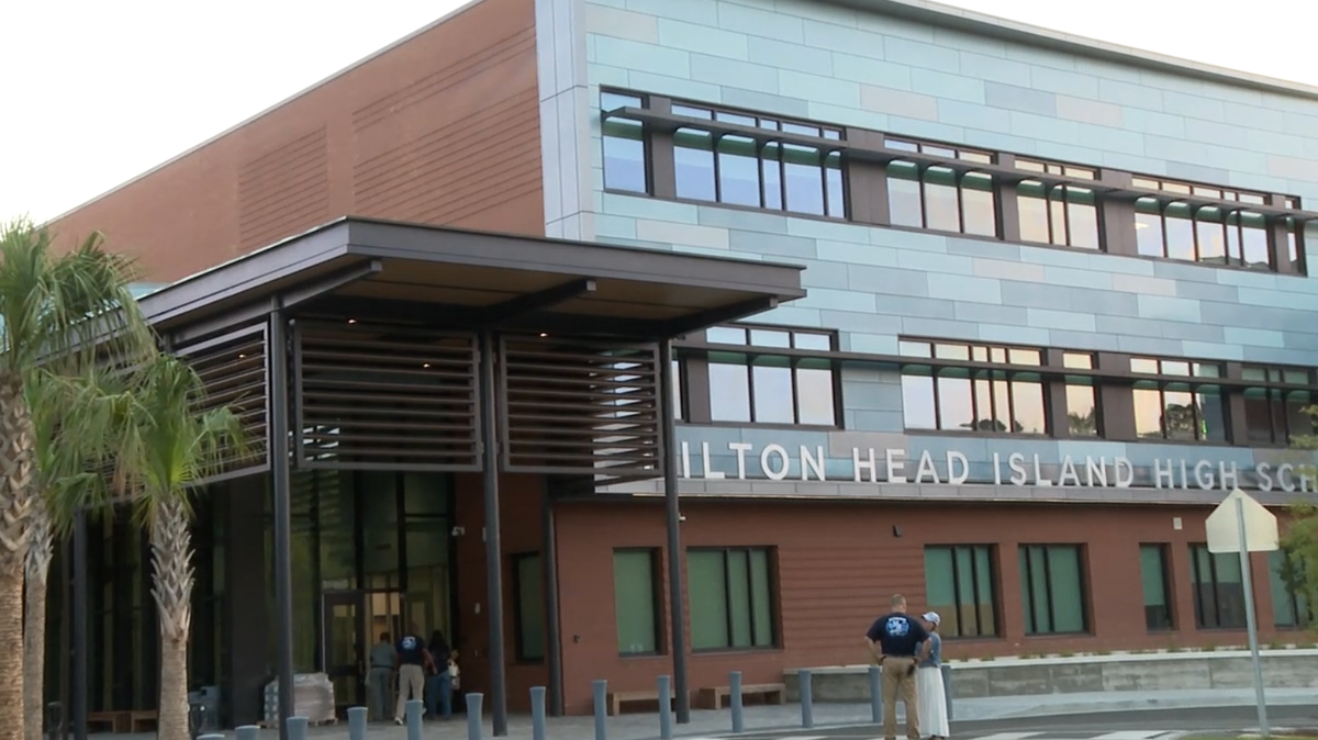 Hilton Head Island High School welcomes students to new campus on first day of school