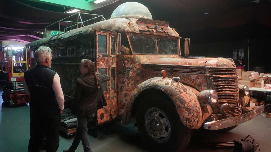 'Furthur' bus rolls into San Francisco for Grateful Dead exhibit