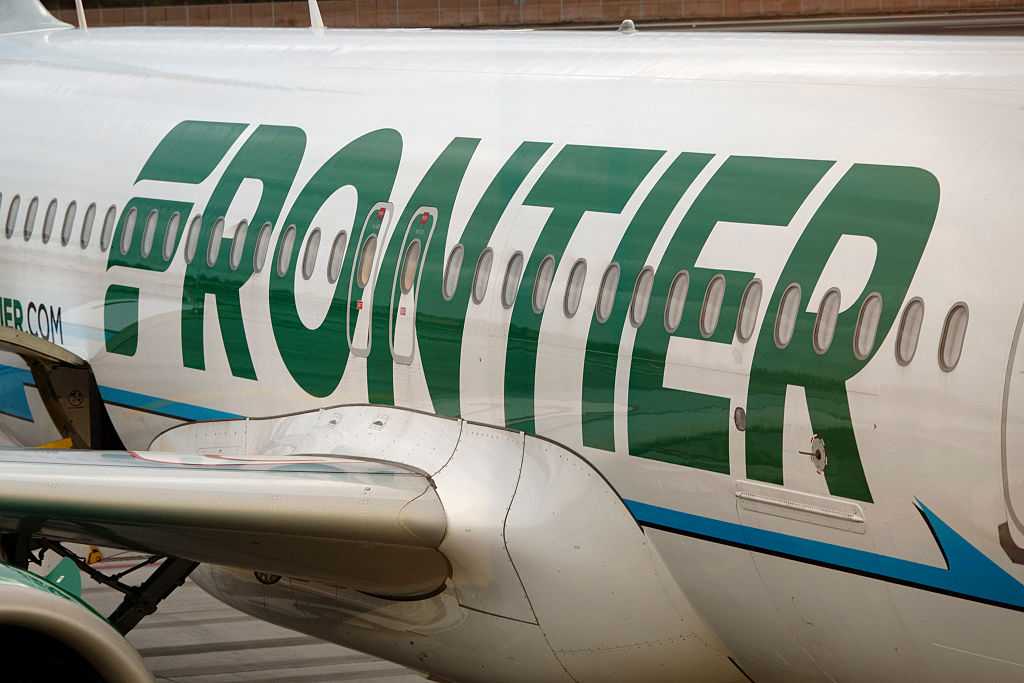 Flight to Chicago diverted to Miami after passenger chokes off-duty flight attendant, police say