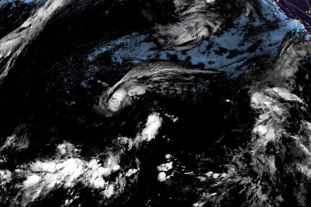 Lala strengthens into a hurricane and bears down on Hawaii’s Big Island