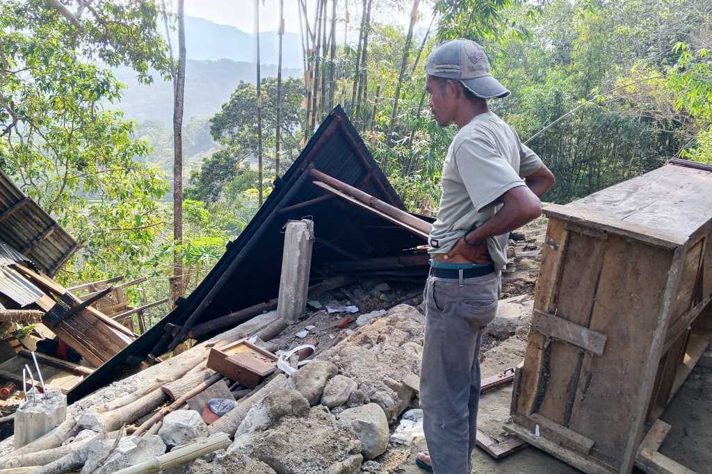 Death toll rising after magnitude 7.7 earthquake strikes off coast of Indonesia