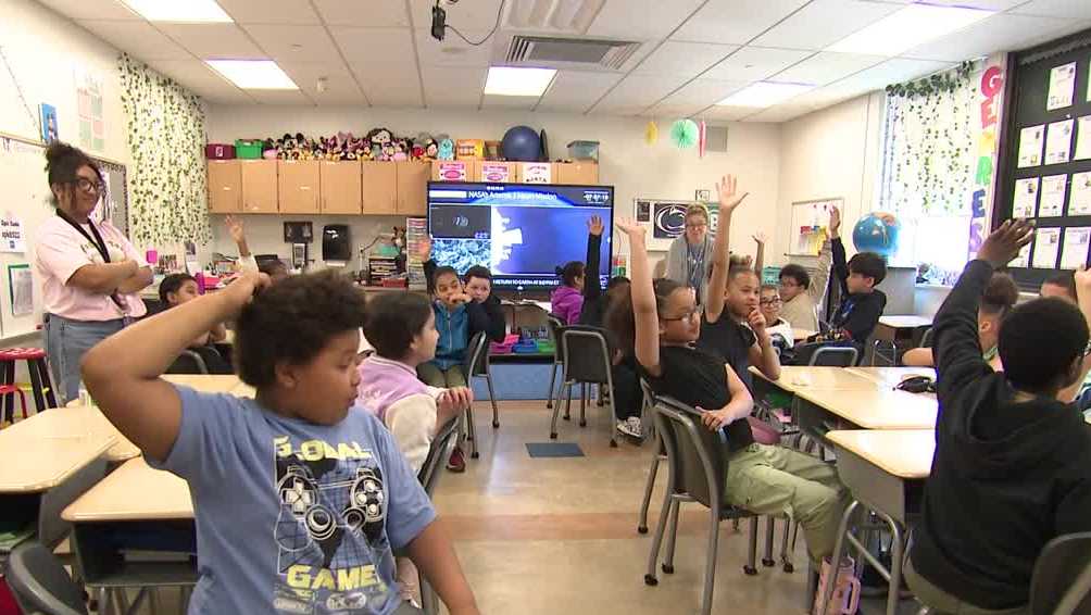 Students at Washington Elementary in Lancaster exploring space and Artemis II mission