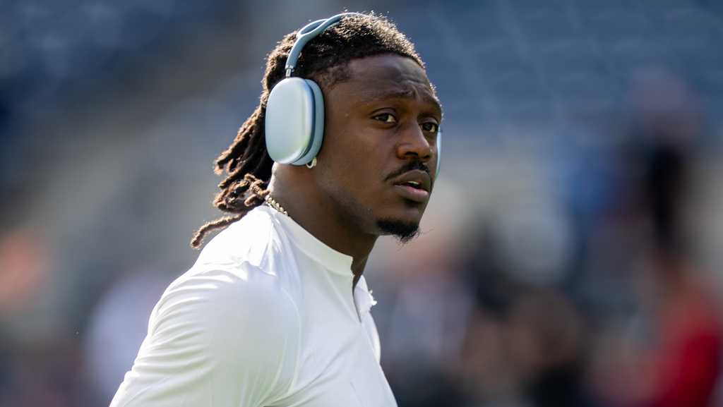 Patriots' A.J. Brown practices for 1st time since going on IR; Christian Gonzalez also back on field