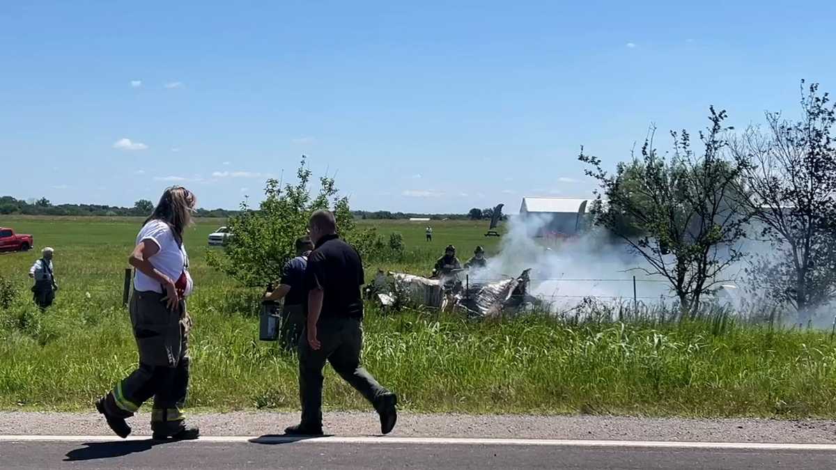 12 people killed in Missouri plane crash, highway patrol says
