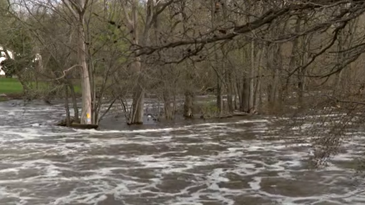 Father, son rescued after kayak overturns on Milwaukee River