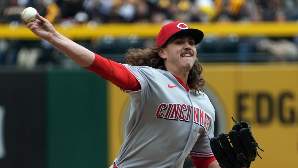 Reds tie an MLB record by walking 7 straight batters in 17-7 loss to Pirates