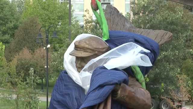 Omaha's Midtown Crossing to recognize Rev. Langston Wills with bronze statue