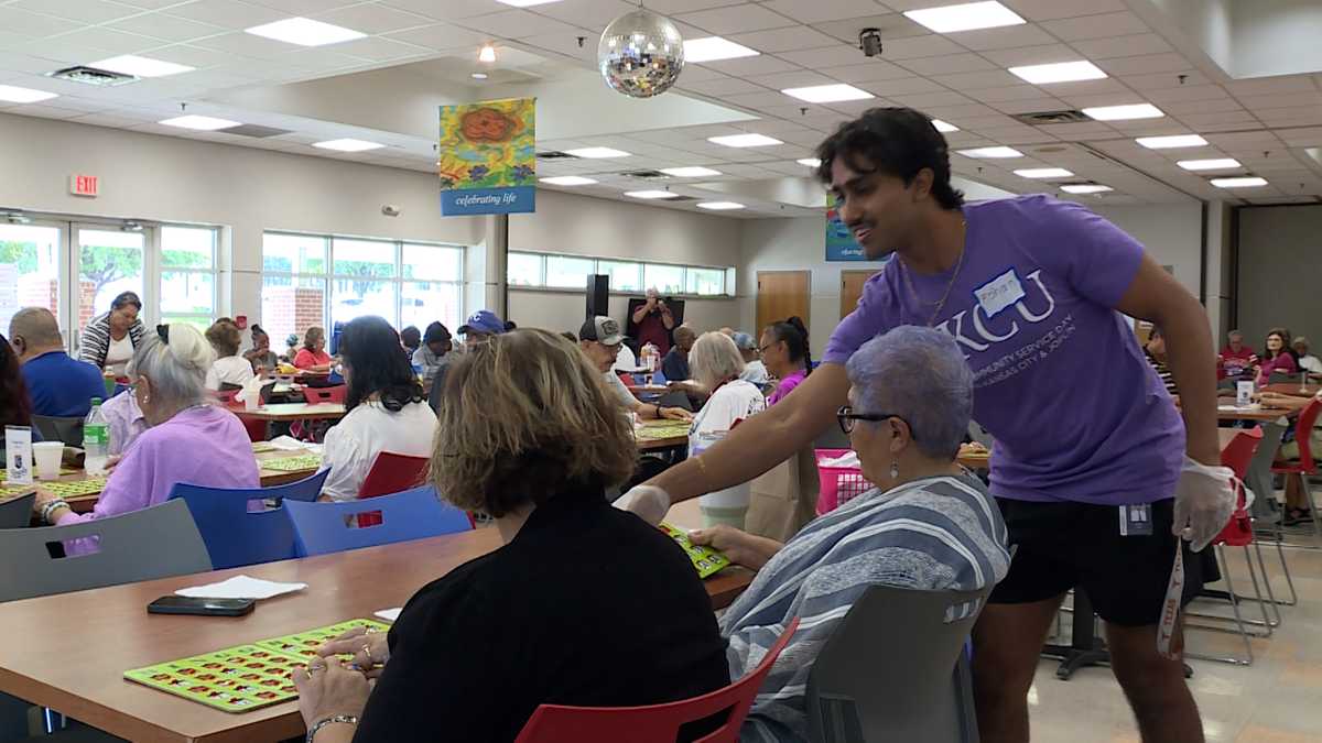 'We want to give back': More than 400 Kansas City University students take a day to volunteer around the metro