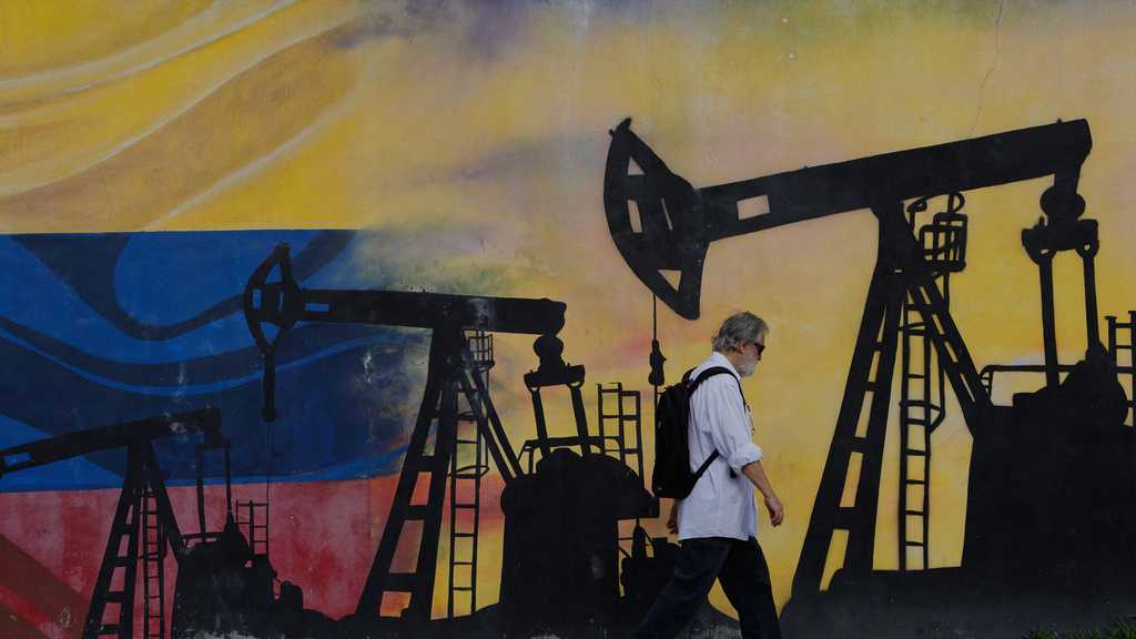 Hormuz oil flows improve as Venezuela investment grows, but gas relief lags