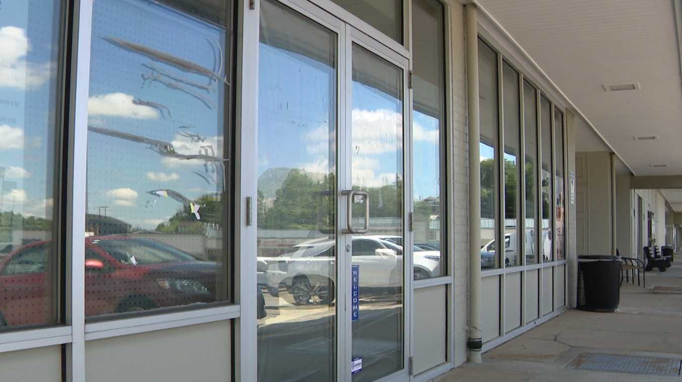 Customers furious, left without answers after Greensburg pharmacy suddenly shuts down