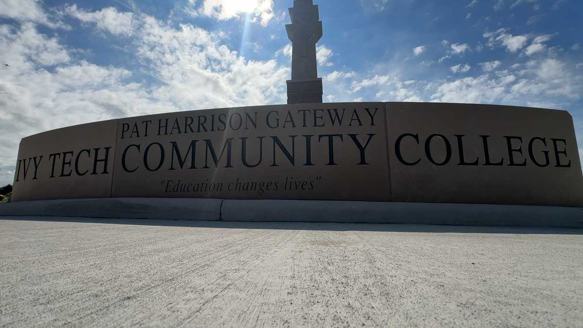 Ivy Tech Sellersburg unveils Pat Harrison Gateway