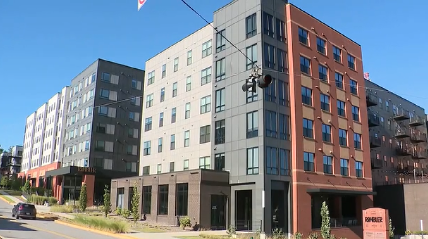 University of Georgia student survives fall from eighth-floor apartment window