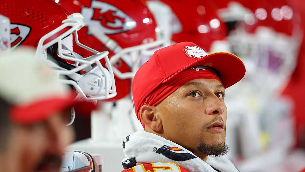 Mahomes' first test after knee injury: Denver's dominant ...