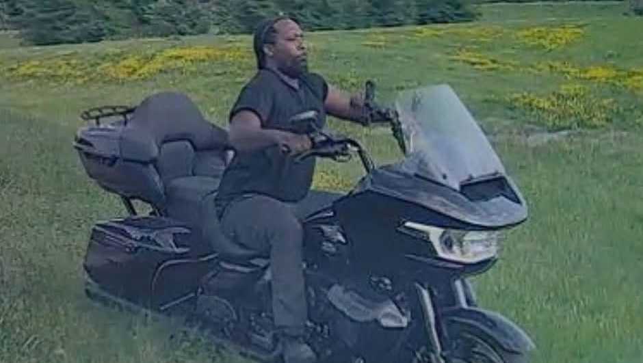 Des Moines police searching for man accused of reaching 115 mph on motorcycle while evading officers