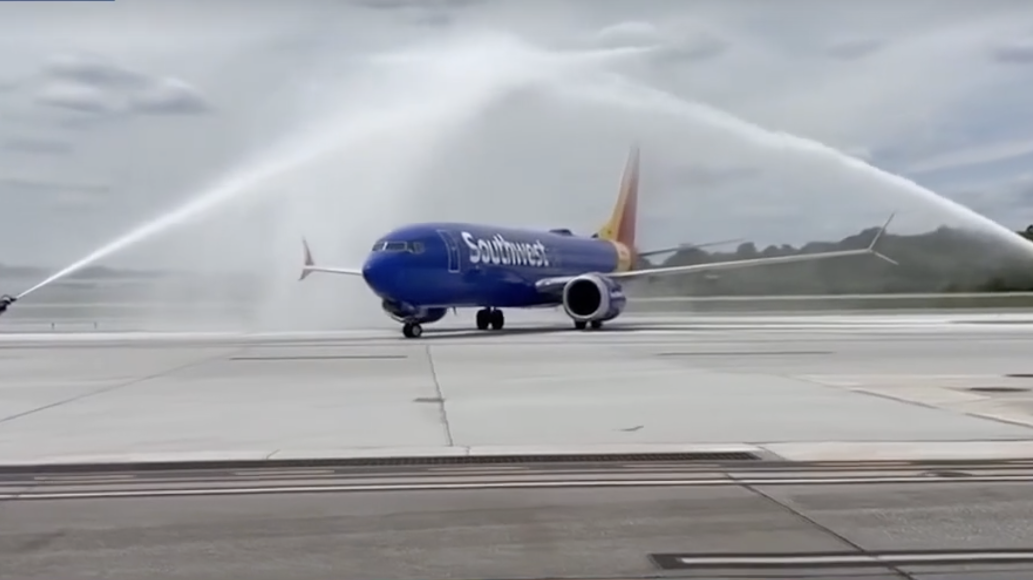 Retiring Spirit pilot whose final flight was canceled gets tribute from competitor airline