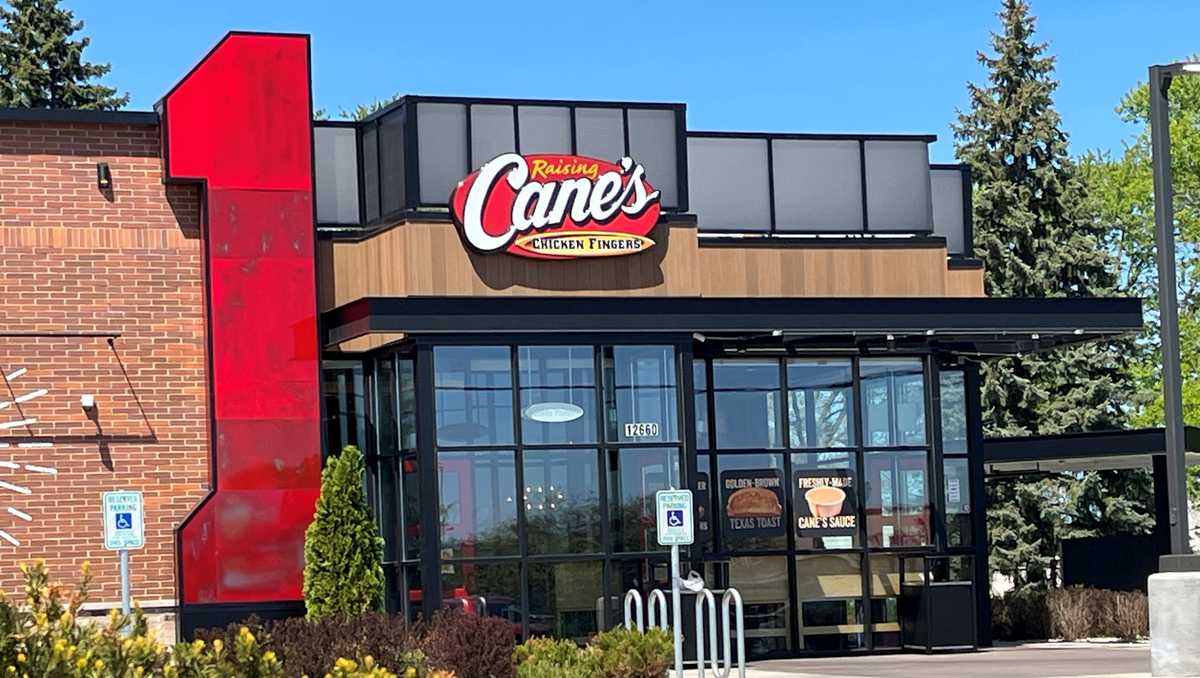 2 men arrested after carjackings outside Milwaukee area chicken restaurants