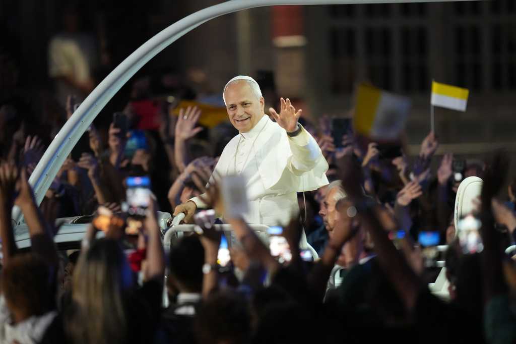 Pope Leo draws 800,000 people to Paris for open-air Mass