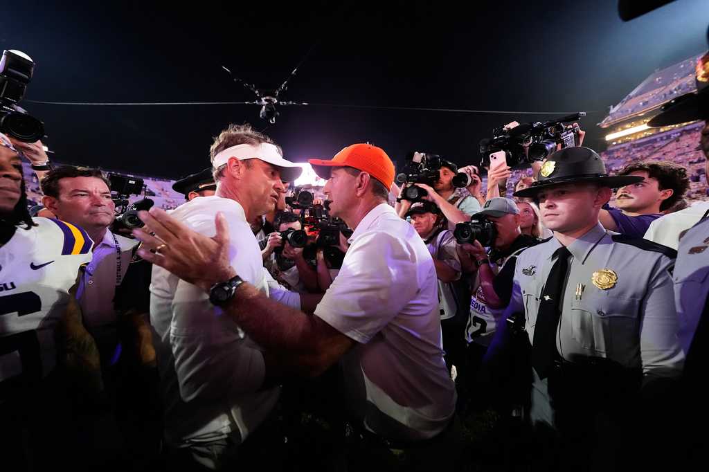 Lane Kiffin's debut with No. 11 LSU matches the hype in a 51-10 victory over outmatched Clemson