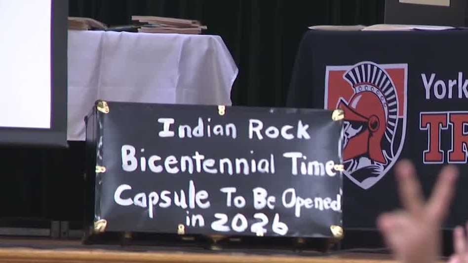 Indian Rock Elementary School opens time capsule from 1976