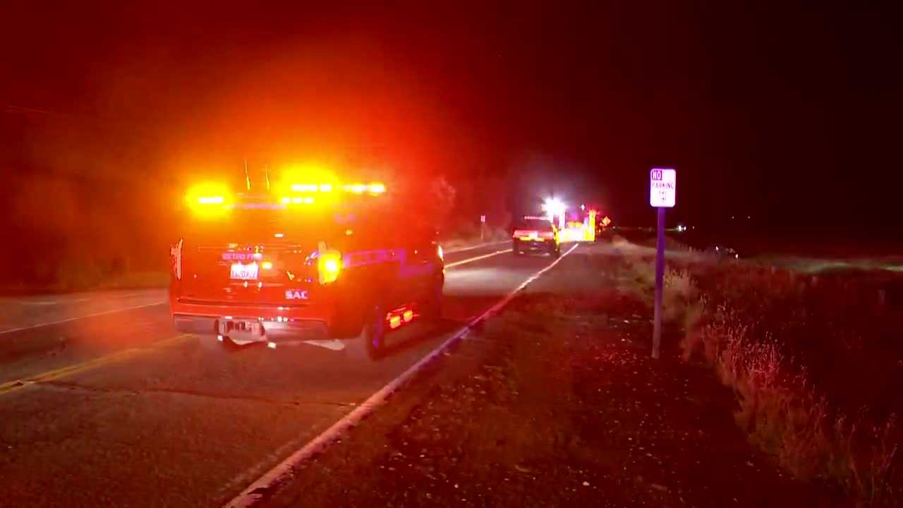 2 people hospitalized after Sacramento County crash, officials say