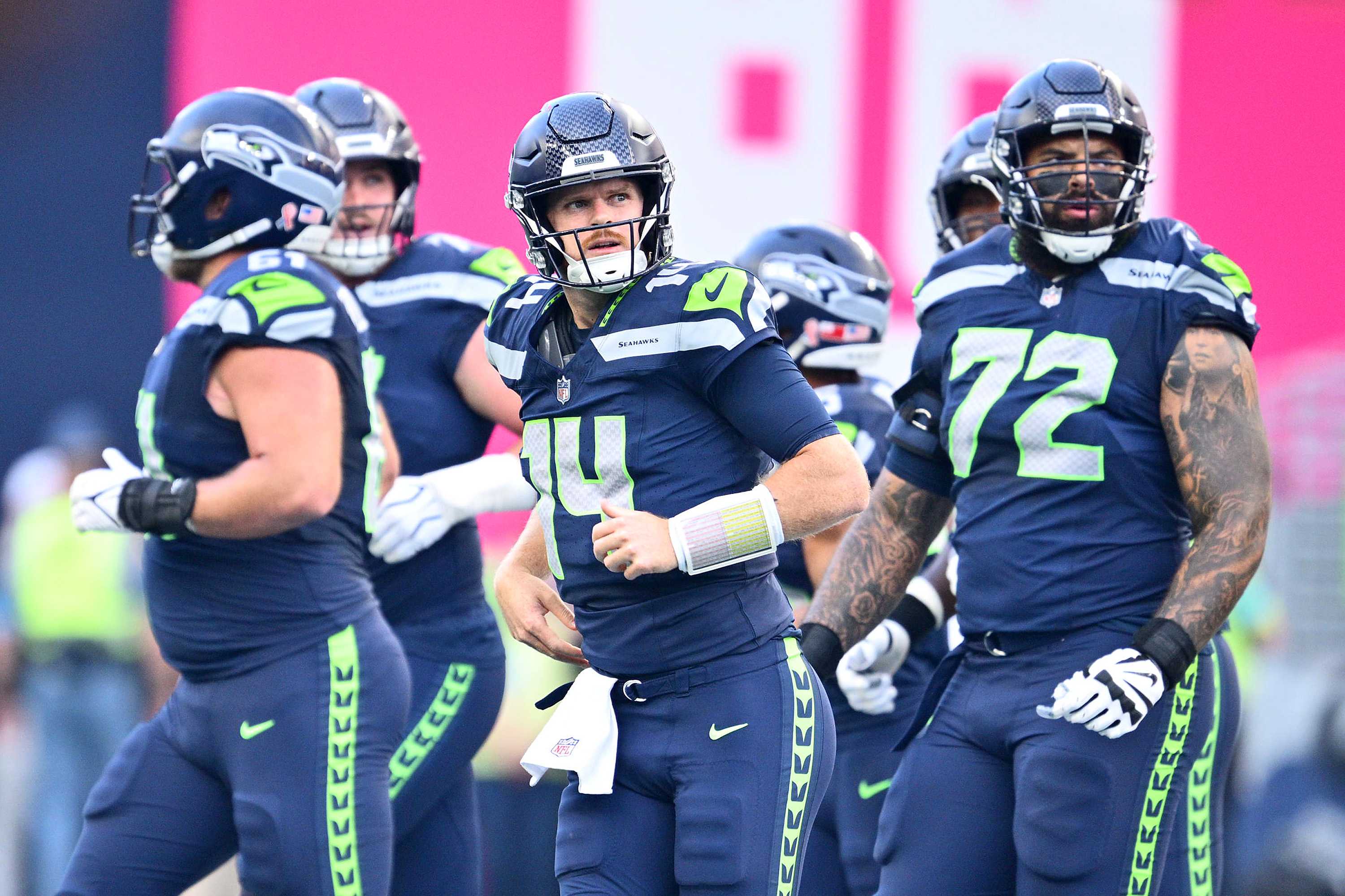 Seahawks quarterback injured in Patriots season opener
