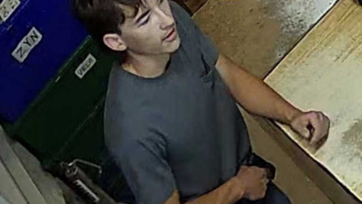 Johnson County, Missouri, deputies search for armed robbery suspect