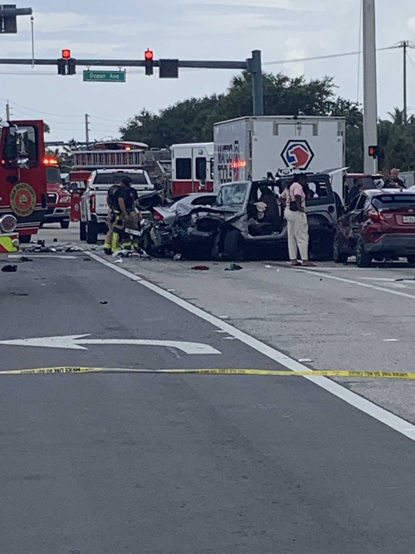 Major intersection in Lantana closed amid crash investigation
