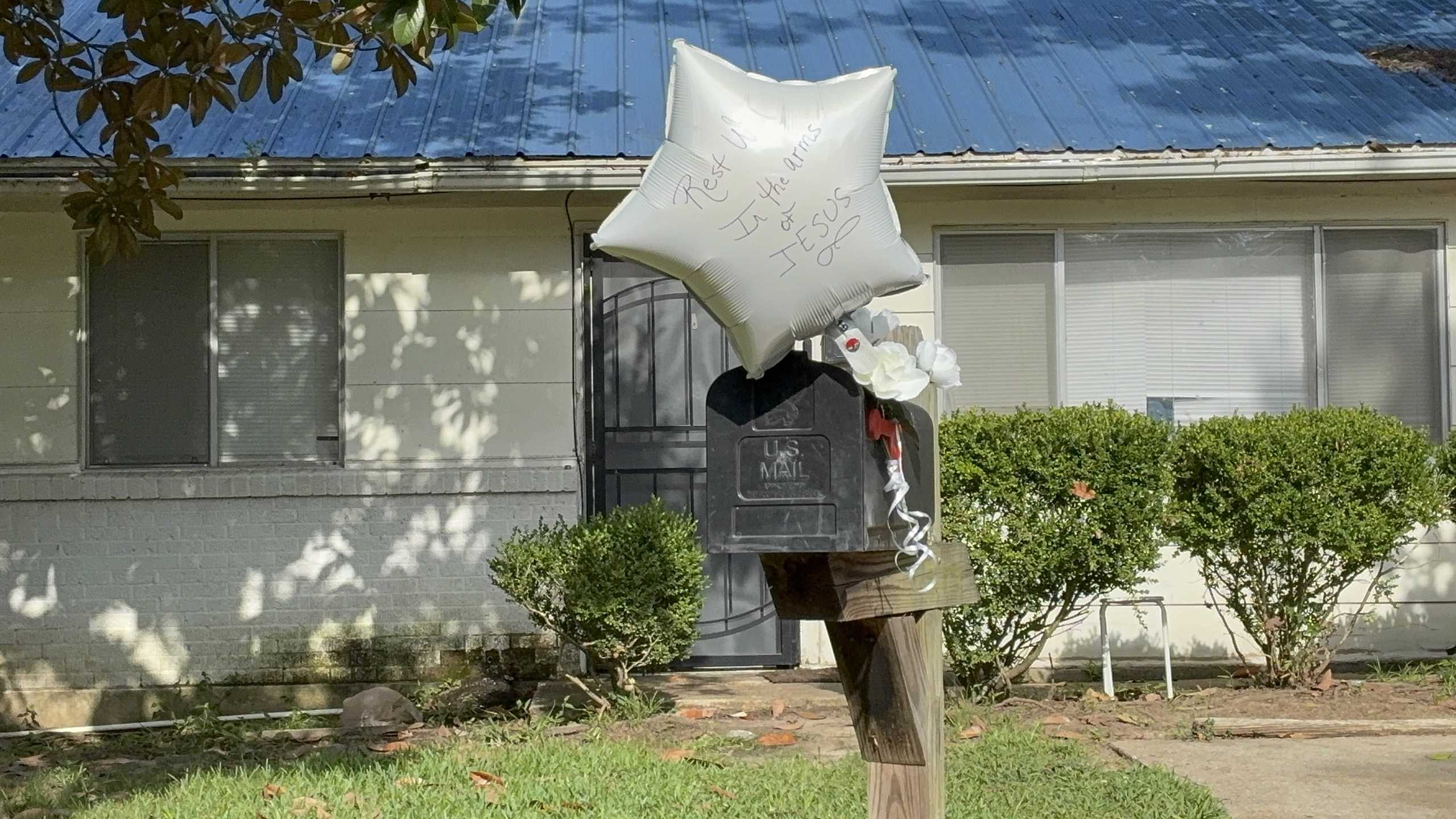 Manhunt underway in Mississippi for killer in triple homicide that left toddler dead