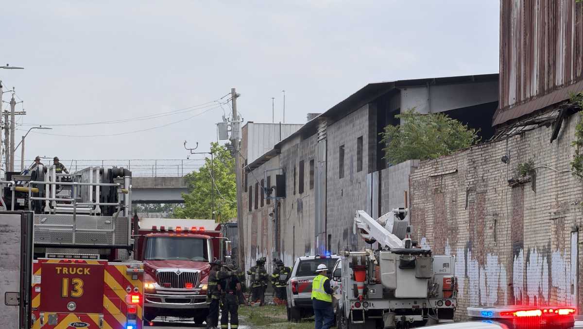 Firefighters battle warehouse fire in Kansas City