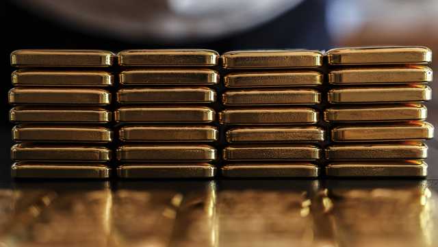 Woman loses nearly $100k in gold bar scam after caller posed as federal agent